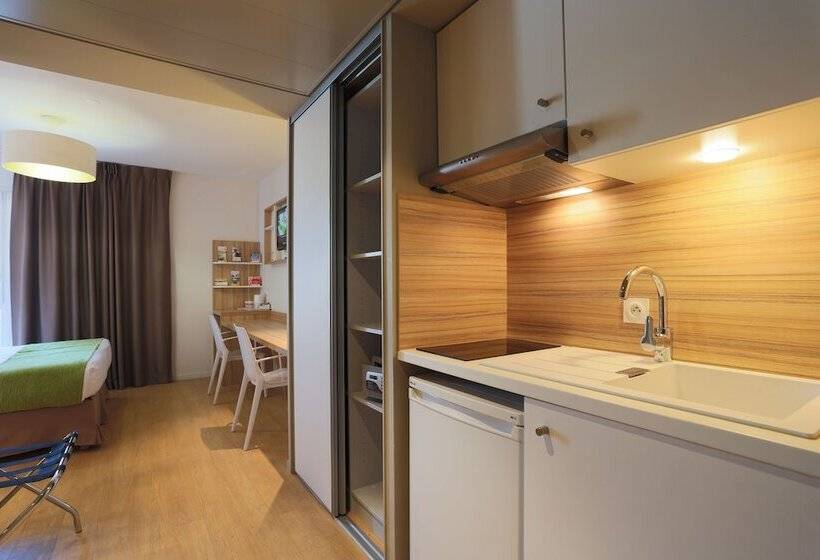 Студия Стандарт, Appart Hôtel Q7 Lodge Lyon 7