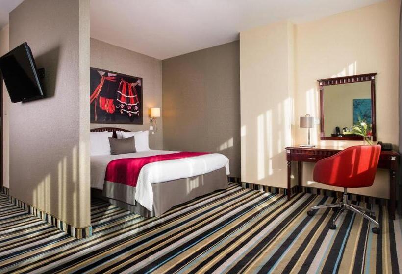 Полулюкс, Leonardo Royal Hotel Warsaw