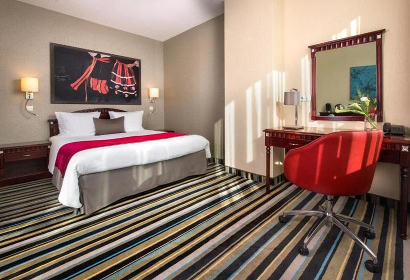 Полулюкс, Leonardo Royal Hotel Warsaw
