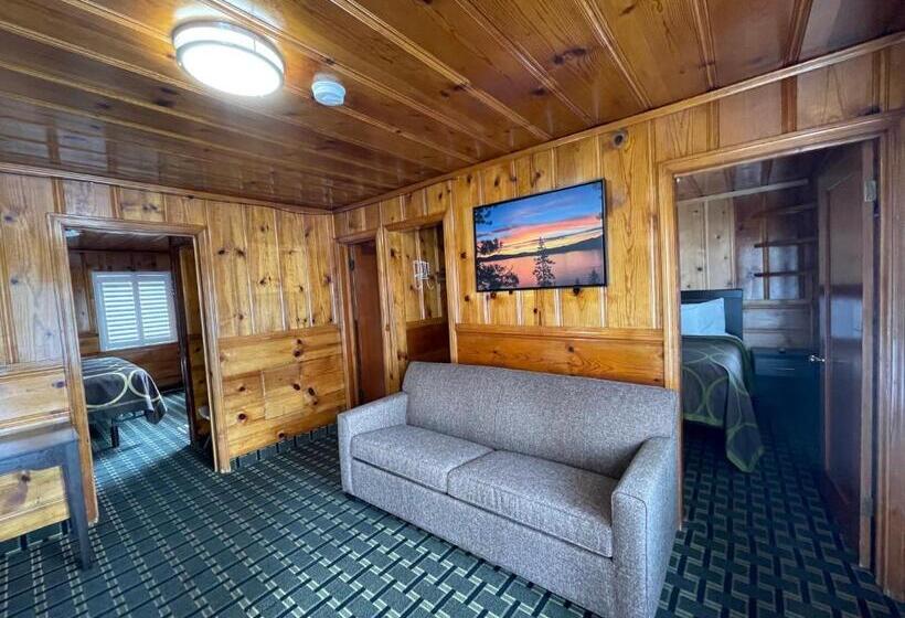 Семейный Номер, Pinewood Inn