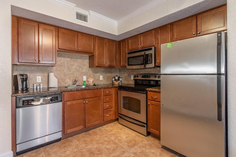 מיטת קינג בסוויטה, Coconut Cove Allsuite