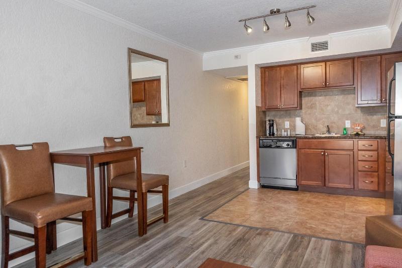 סוויטה נוף לבריכה, Coconut Cove Allsuite
