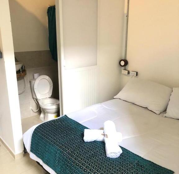 기본룸, Hostal Bon Hábitat