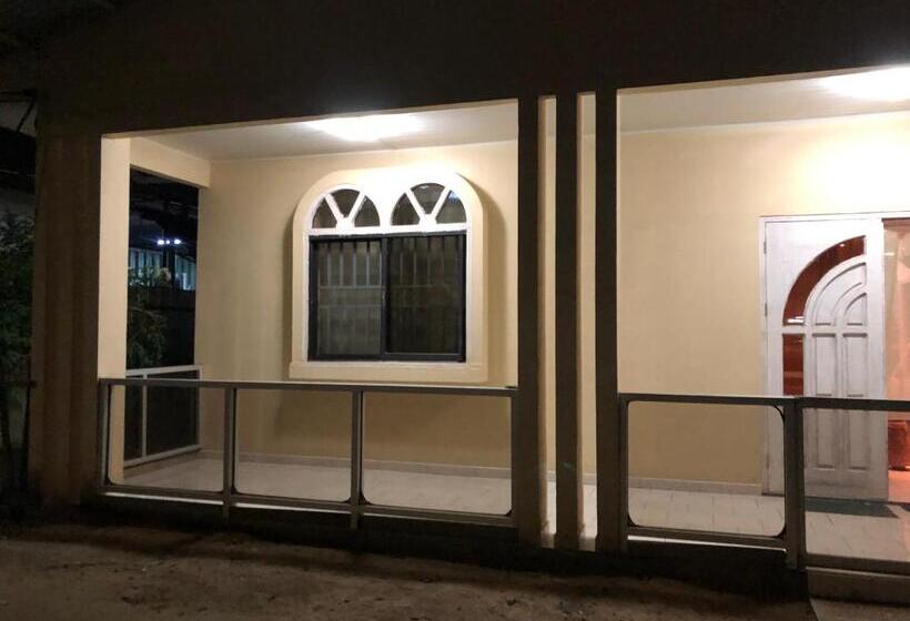 اتاق استاندارد یک نفره, Room In Guest Room   Logerthine Cambridge Suriname