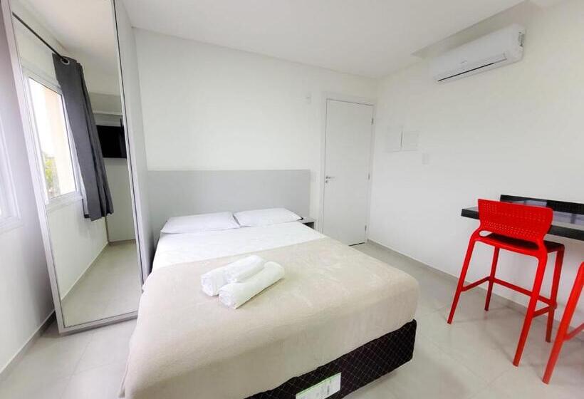 스탠다드 스튜디오, Hospeda Mariscal Flat