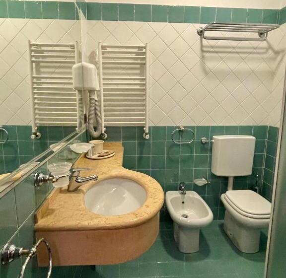 带阳台的标准单人间, Fuori Città