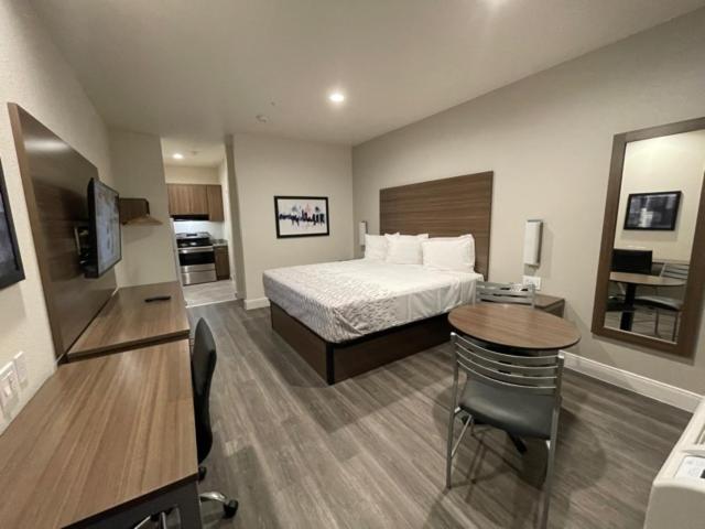 带大床的标准工作室, Palace Inn Blue  Garth Rd