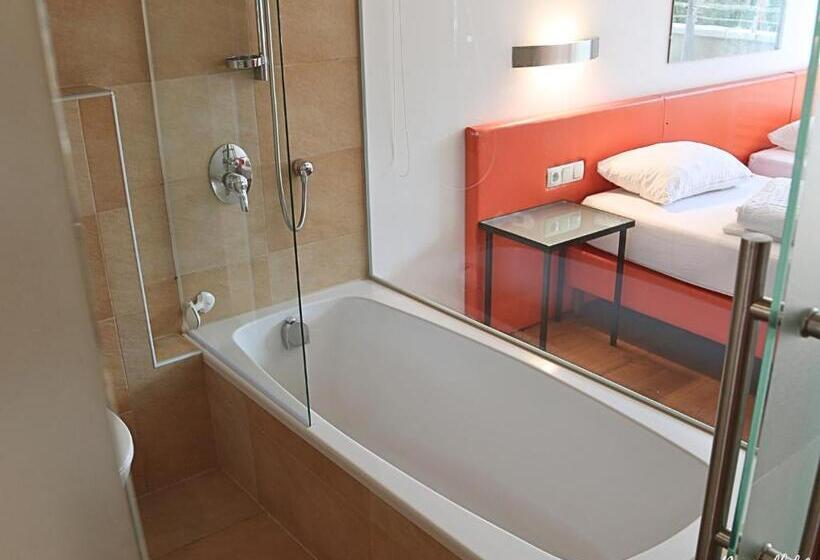 اتاق استاندارد سه نفره, Sporthotel Shanti