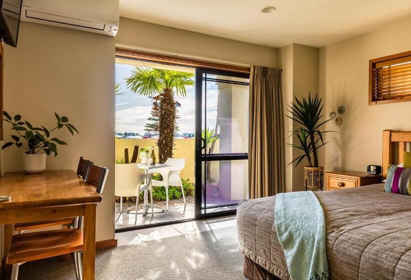 آپارتمان یک خوابه با دری مشترک که هال را جدا می کند., Beach House Studios