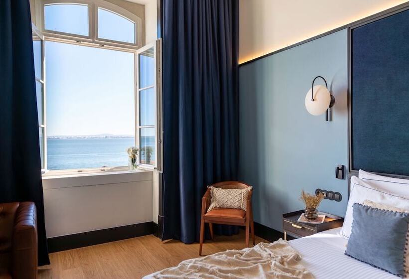 Junior suite with river view, The Editory Riverside, Santa Apolonia