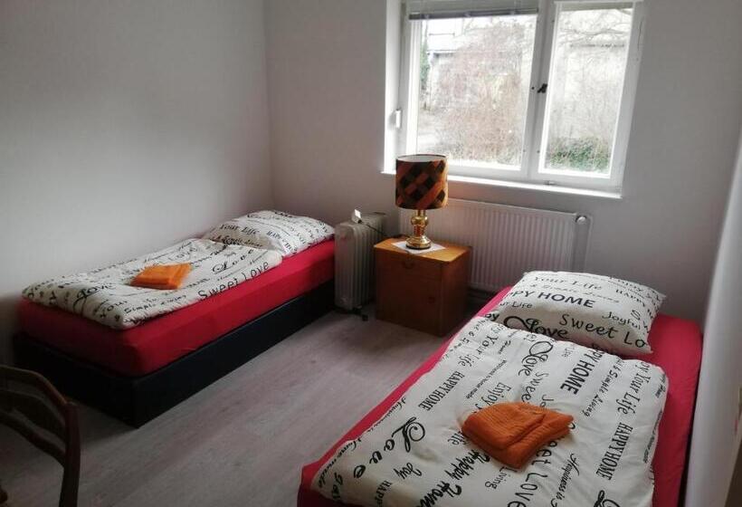 Номер Стандарт Четырехместный Совместный Санузел, Lucky Hostel