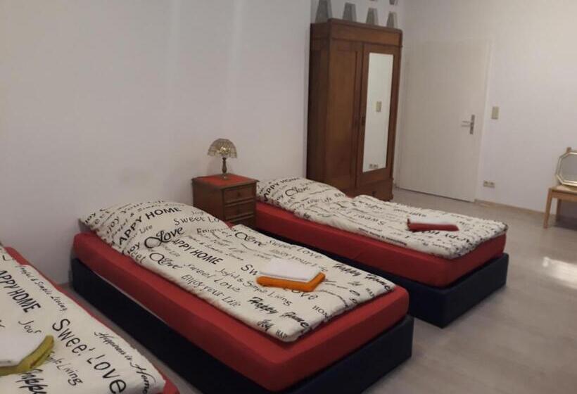 Трехместный Номер Стандарт Совместная Ванная, Lucky Hostel