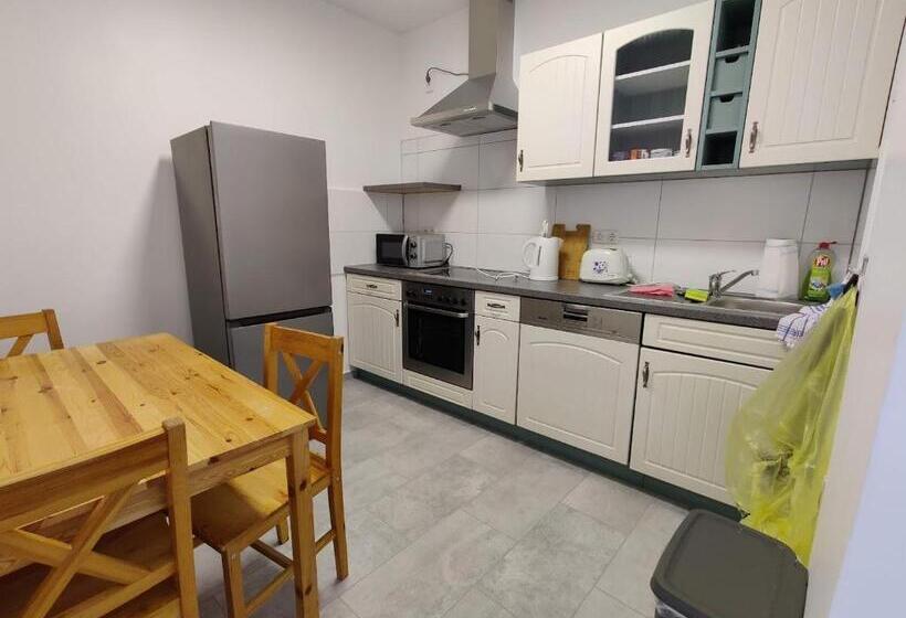 Апартаменты 1 Спальня, Lucky Hostel