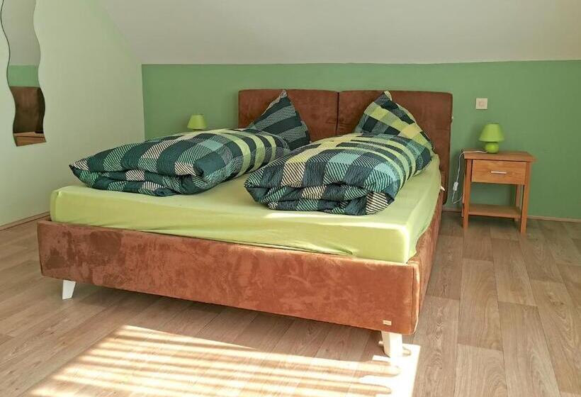 Номер Стандарт с Балконом, Vor Lauter Bäumen B&b