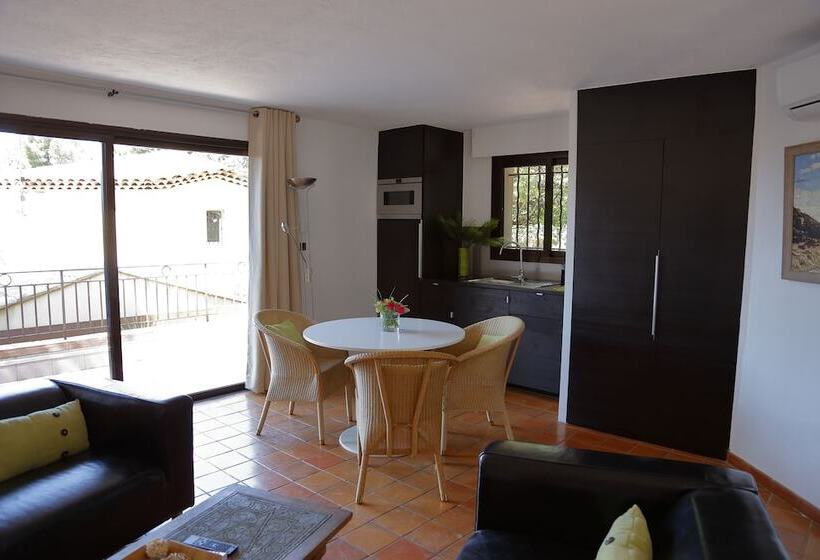 Люкс, Les Jardins De Cassis