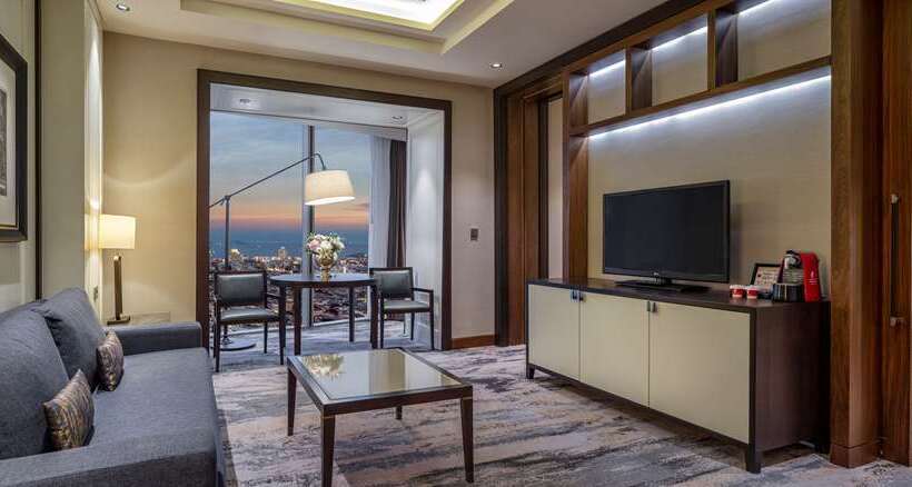 キングサイズベッドのスイートルーム, Hilton Istanbul Bomonti Hotel & Conference Center
