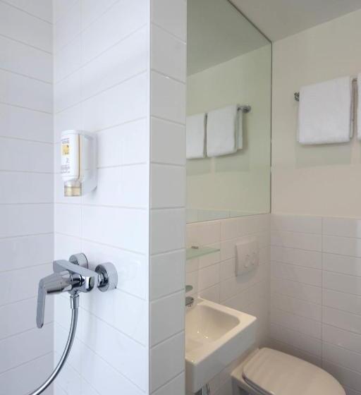 Номер Basic, Easyhotel The Hague City Centre