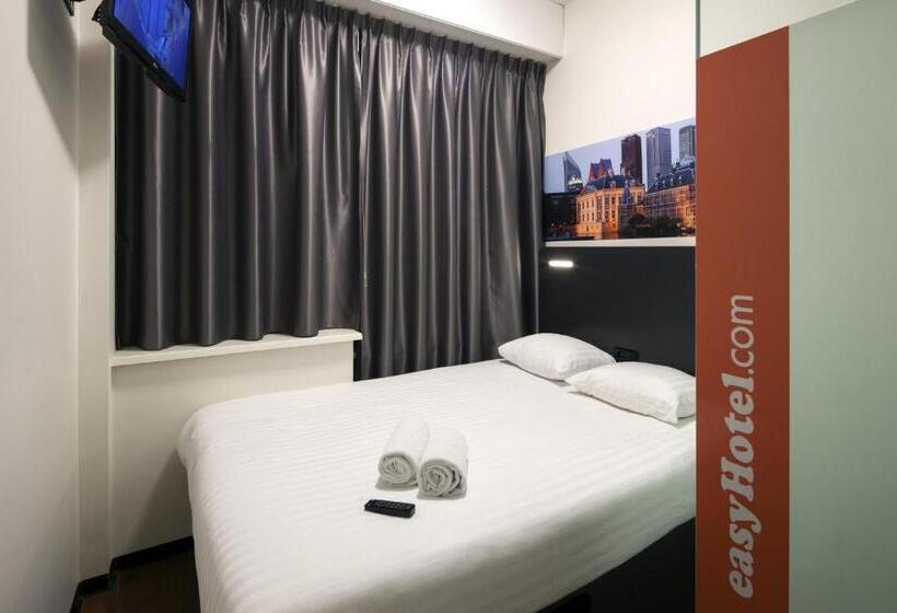 Номер Basic, Easyhotel The Hague City Centre