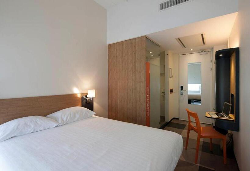 Номер Superior, Easyhotel The Hague City Centre