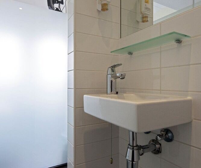 Номер Стандарт, Easyhotel The Hague City Centre