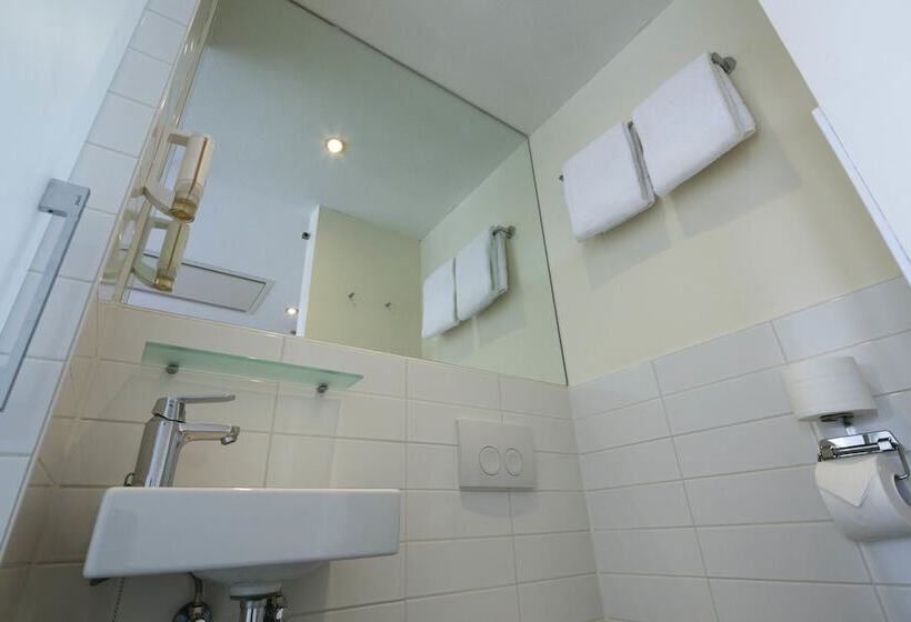 Семейный Номер, Easyhotel The Hague City Centre
