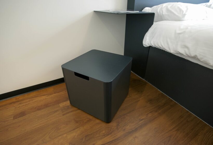Номер Basic, Easyhotel The Hague City Centre