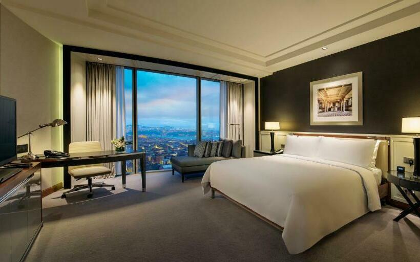 キングサイズベッドのデラックスルーム, Hilton Istanbul Bomonti Hotel & Conference Center