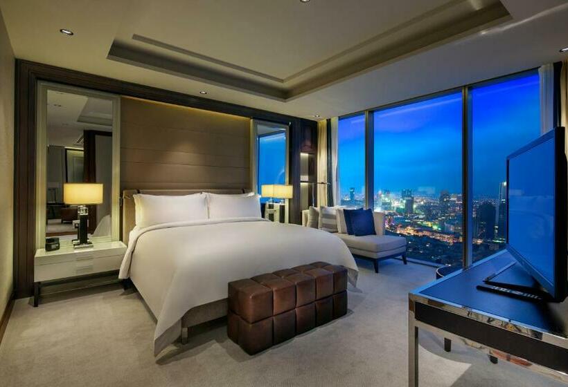 キングサイズベッドのスイートルーム, Hilton Istanbul Bomonti Hotel & Conference Center