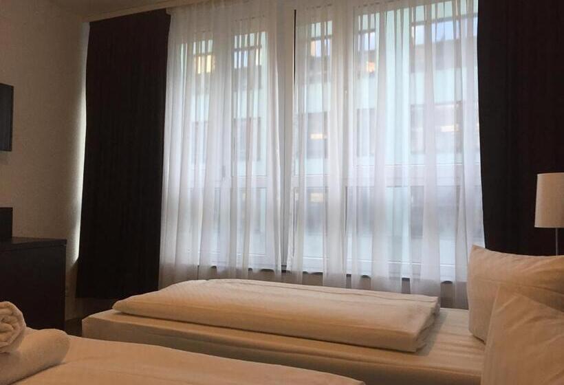اتاق استاندارد چهار تخته, Mosel Hotel Frankfurt
