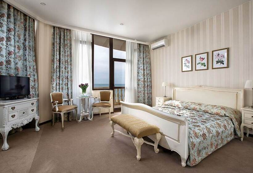 سوییت با چشم‌انداز دریا, Dolphin Resort & Conference Center