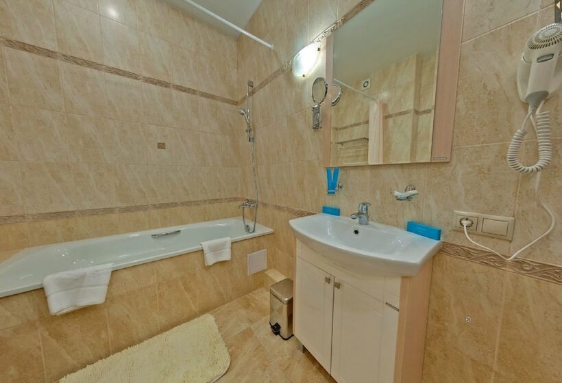 سوییت با چشم‌انداز دریا, Dolphin Resort & Conference Center