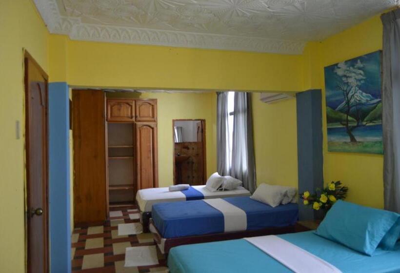 Номер Стандарт Трехместный, Hostal El Naufrago 2