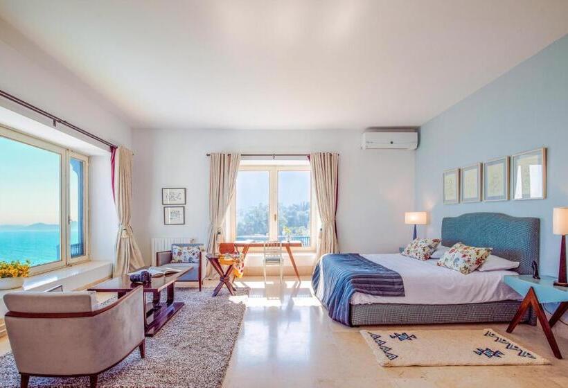 اتاق لوکس با تخت بزرگ, La Demeure