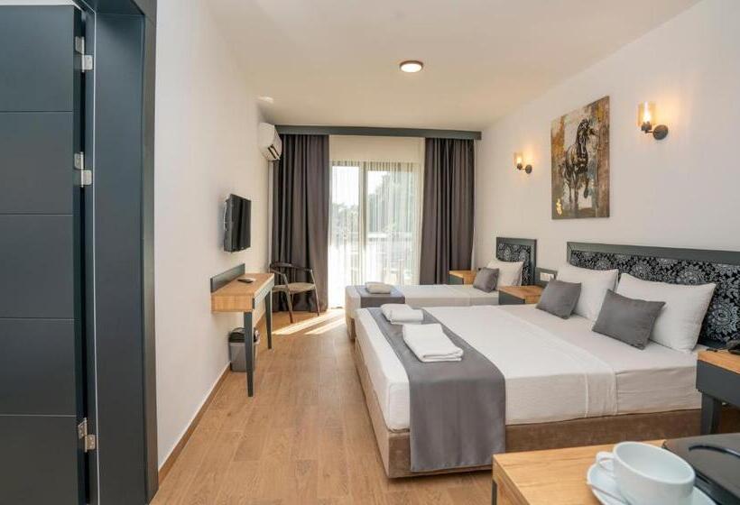 Quarto Triplo Deluxe, Marmaris Kensington Green