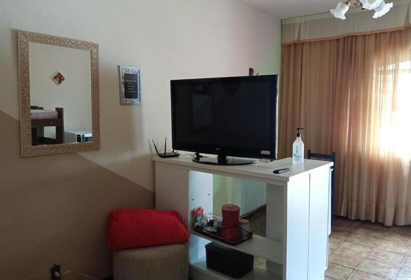 Escritório Estándar, Hostel Limão Doce