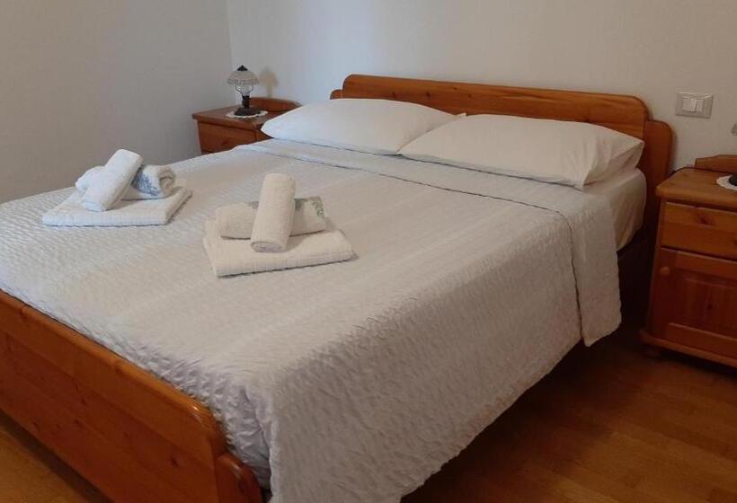 اتاق استاندارد اینتریور, Agriturismo Skerlj