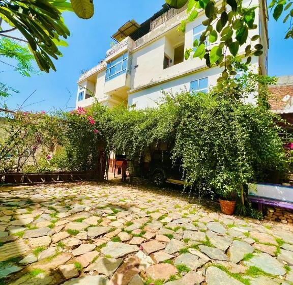 סטודיו סטנדרטי נוף לגינה, Bhoora House