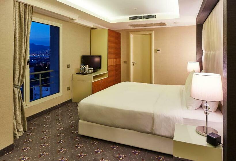اتاق لوکس با تخت بزرگ, Doubletree By Hilton Hotel Izmir   Alsancak