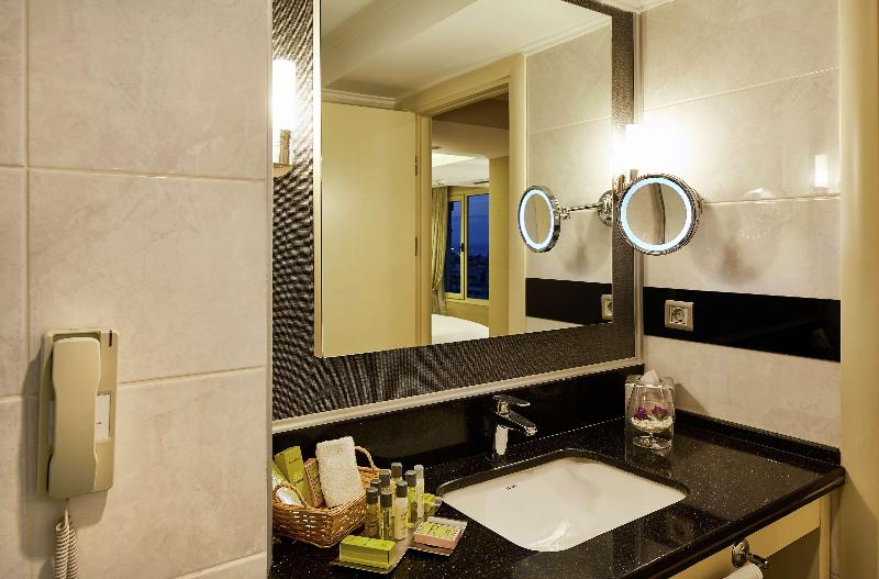 سوئیت جونیور با تخت بزرگ, Doubletree By Hilton Hotel Izmir   Alsancak