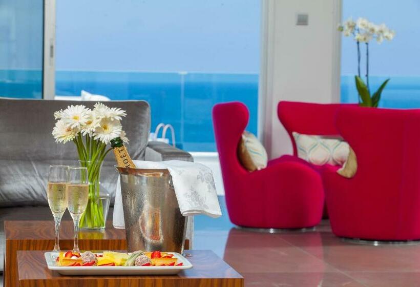 キングサイズベッドのスイートルーム, King Evelthon Beach Hotel & Resort