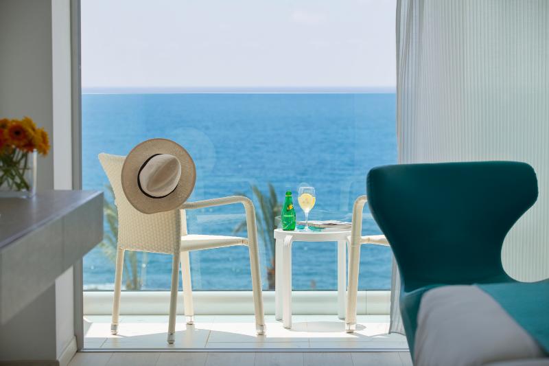 オーシャンビュースイート, King Evelthon Beach Hotel & Resort