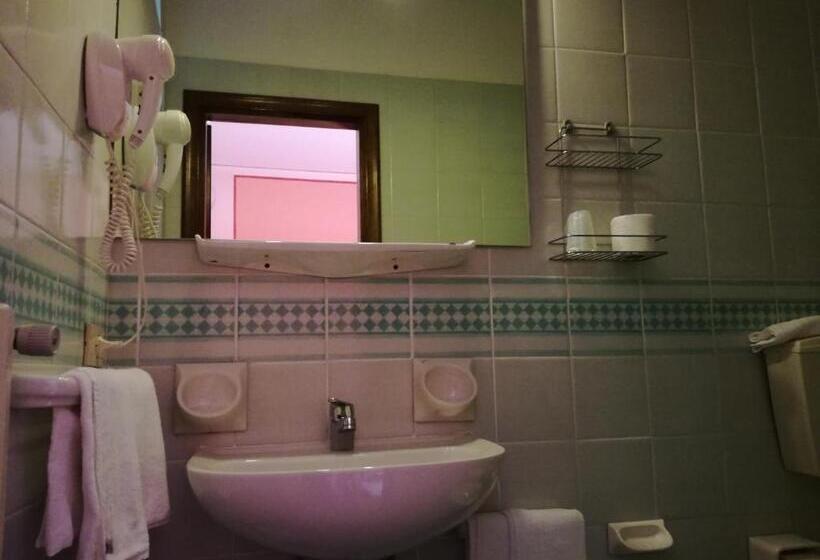 Quarto Triplo Estandar, La Passeggiata
