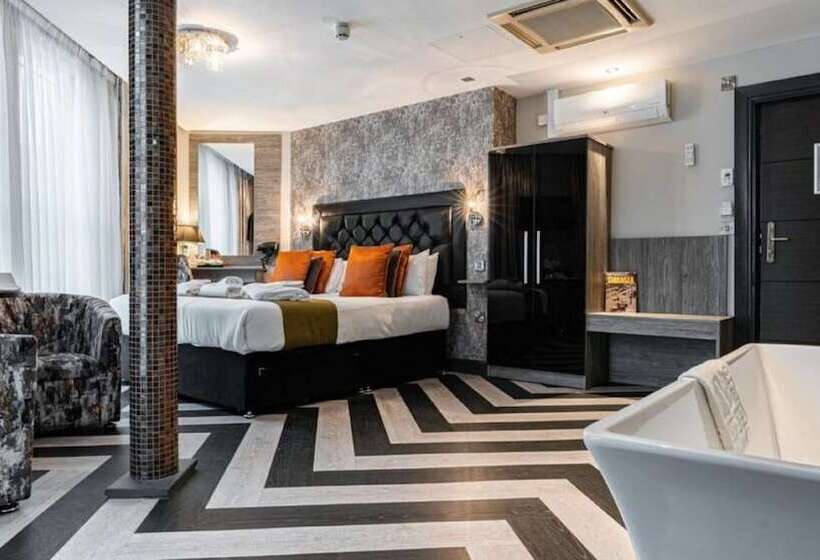 Quarto Deluxe, The Grand