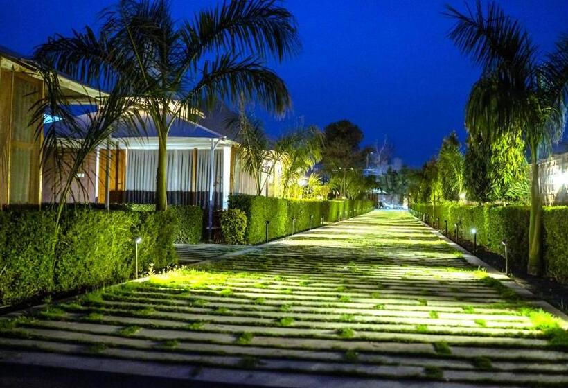 چادر با خدمات رفاهی استاندارد, Kurja Resort Balsamand