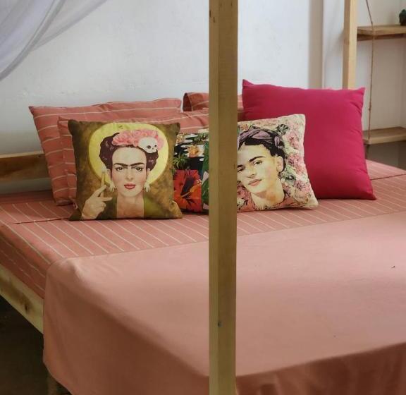 اتاق لوکس با چشم‌انداز باغ, Frida House