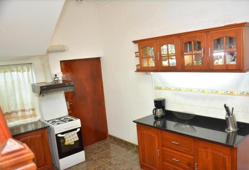 غرفة قياسية ثلاثية مزودة بشرفة, Yolanda Villa Negombo