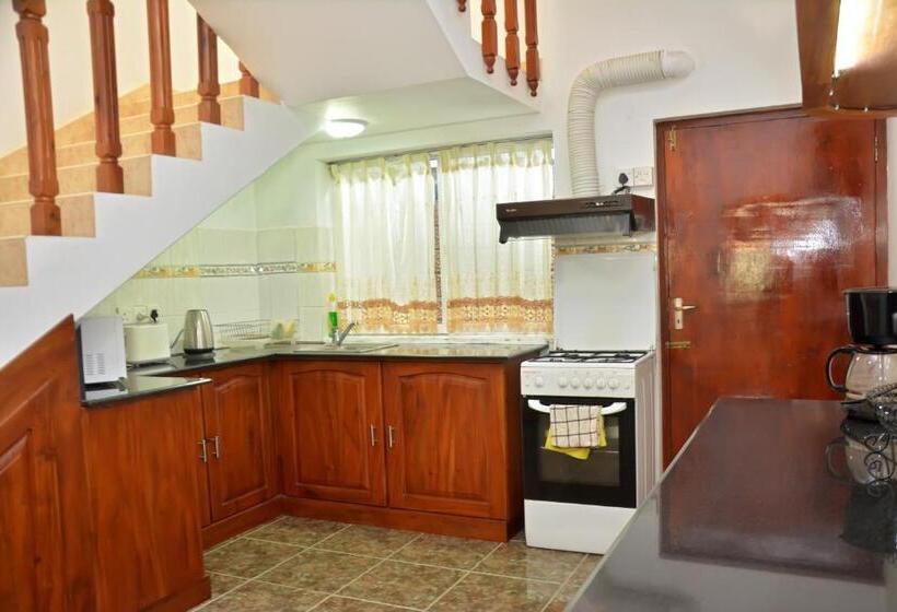 غرفة قياسية مزوَّدة بشُرفة, Yolanda Villa Negombo