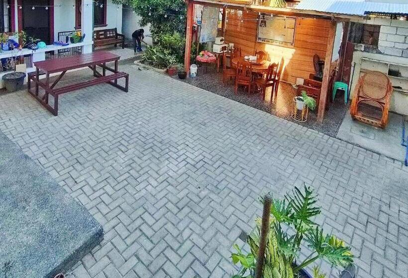 ルームシェアのワンベッド, Intoy S Place