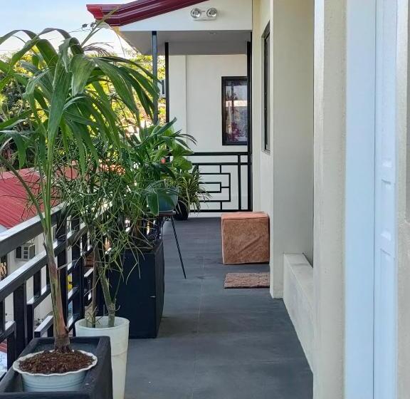 غرفة ديلوكس, Intoy S Place