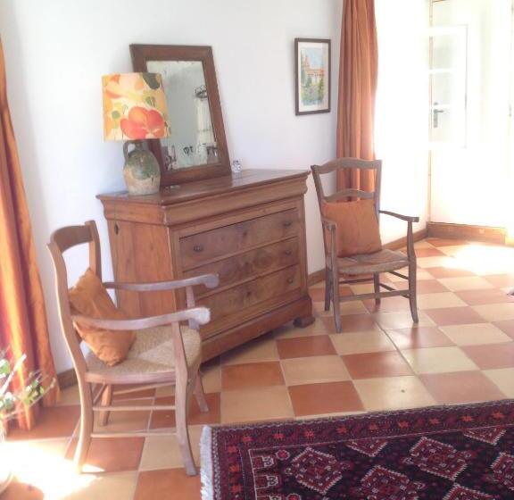 חדר סטנדרט לשלושה עם נוף לגינה, B&b Château Pierre De Lune